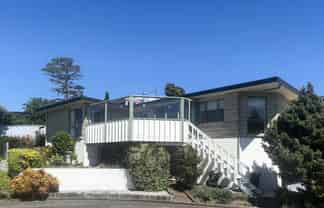 2/89 Churchill Drive, Taradale