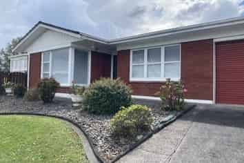 1/2 Kurnell Drive, Botany Downs
