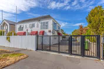 B/336 Worcester Street, Linwood