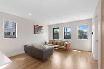 B/336 Worcester Street, Linwood