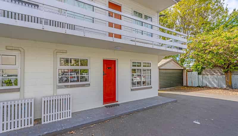 B/336 Worcester Street, Linwood