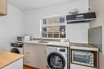 B/336 Worcester Street, Linwood