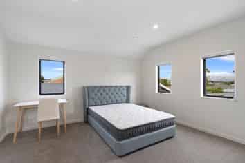 B/336 Worcester Street, Linwood