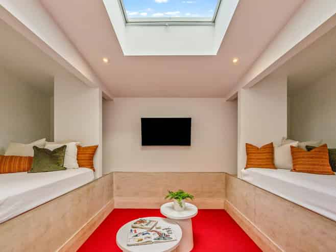 32 Princes Avenue, Three Kings