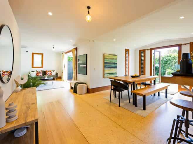 32 Princes Avenue, Three Kings