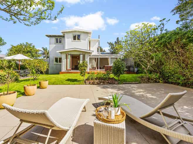 32 Princes Avenue, Three Kings