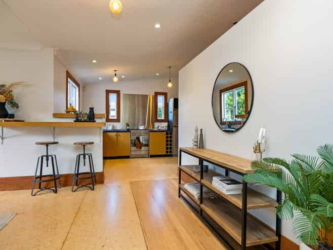 32 Princes Avenue, Three Kings