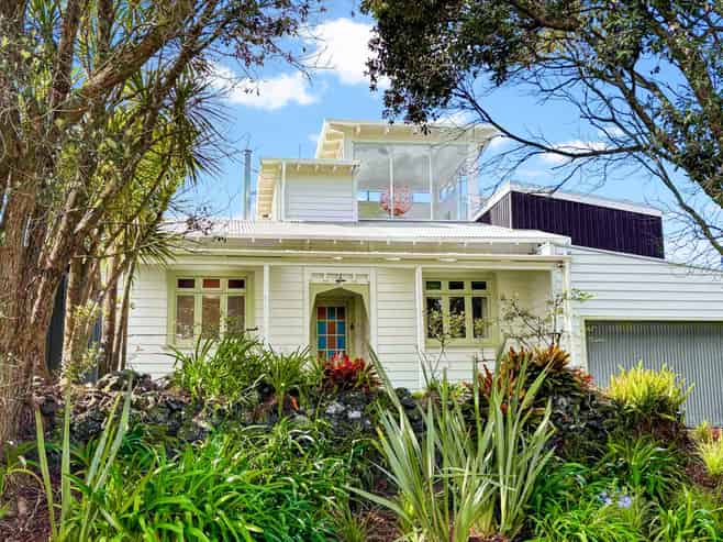 32 Princes Avenue, Three Kings