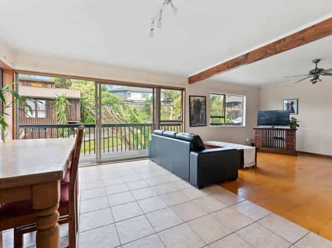 2/663 Beach Road, Rothesay Bay