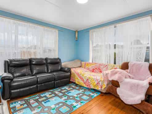 25 Loongana Street, Waitangirua