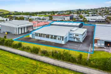 Versatile 2,070sqm Warehouse – For Lease/Sale