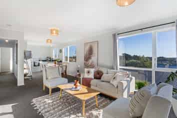 17B Colchester Crescent, Newlands