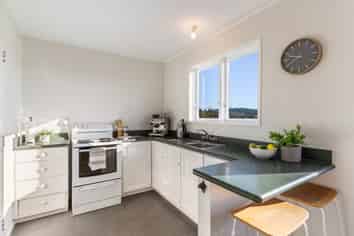 17B Colchester Crescent, Newlands