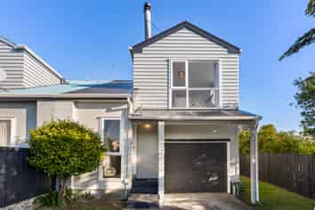 17B Colchester Crescent, Newlands