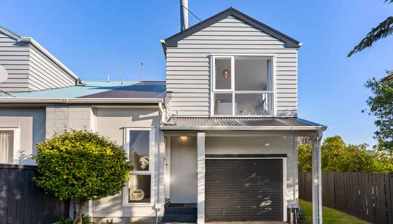 17B Colchester Crescent, Newlands