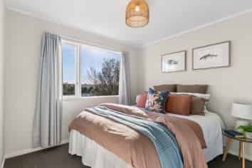 17B Colchester Crescent, Newlands