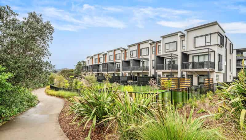 16 Beach Road, Hobsonville