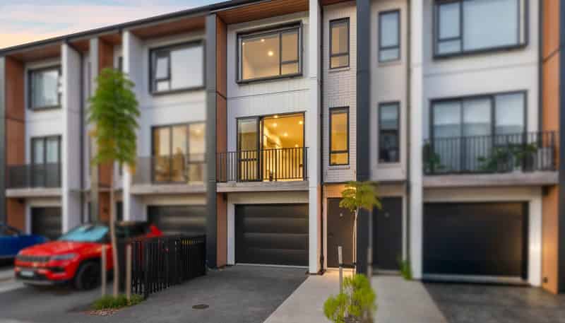 16 Beach Road, Hobsonville