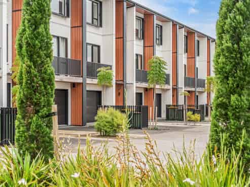 16 Beach Road, Hobsonville