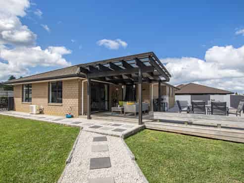 16 North Crest Drive, Onerahi