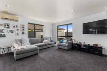 16 North Crest Drive, Onerahi