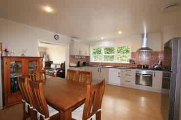 32 Kelwyn Road, Kelston
