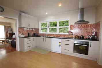 32 Kelwyn Road, Kelston
