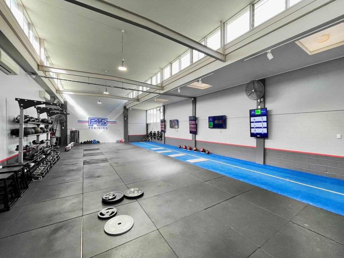 CITY FRINGE GYM / WAREHOUSE – pohled 3