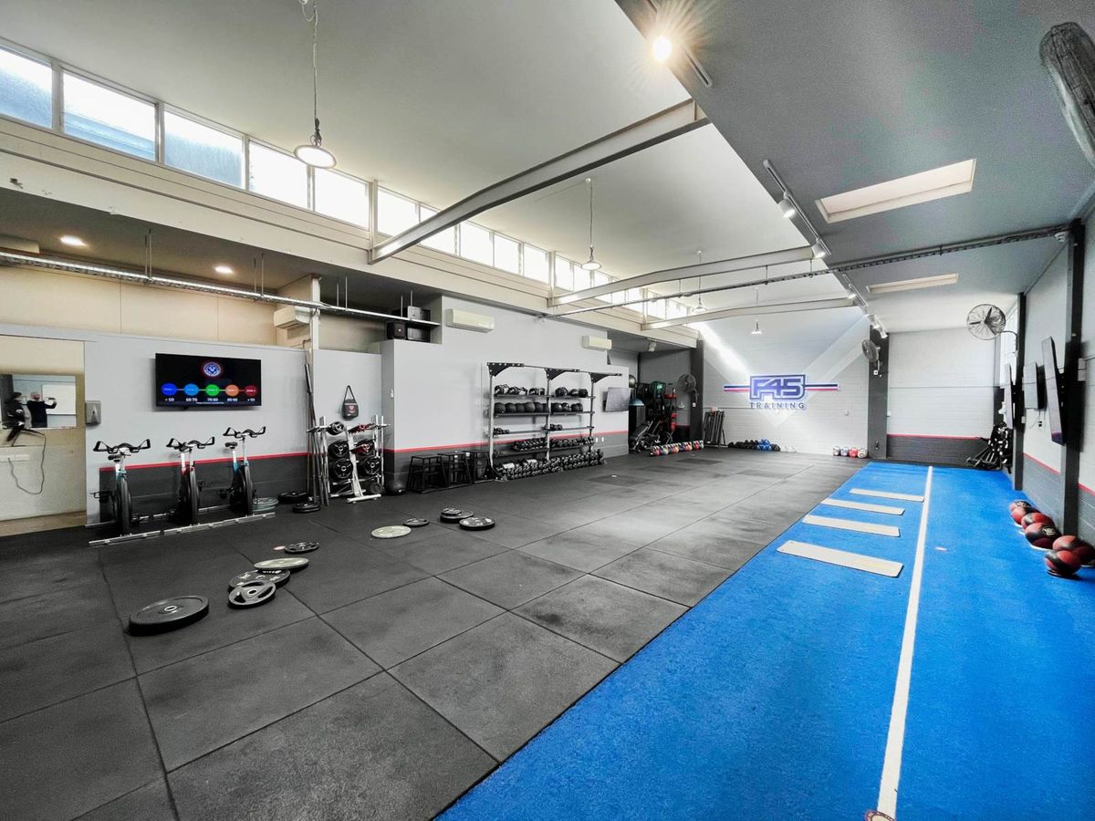 CITY FRINGE GYM / WAREHOUSE – pohled 5