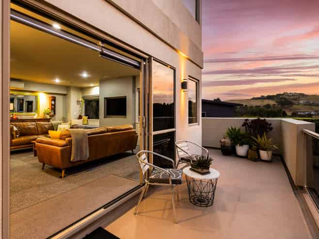 15 Ridgeway Terrace, Taradale