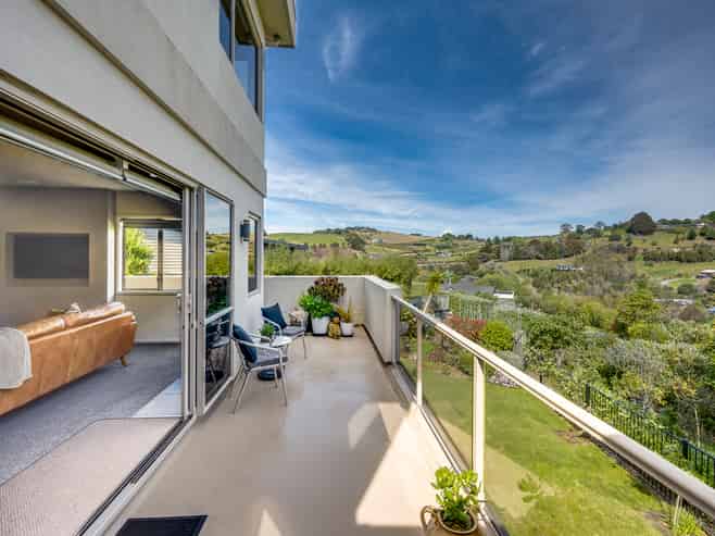 15 Ridgeway Terrace, Taradale