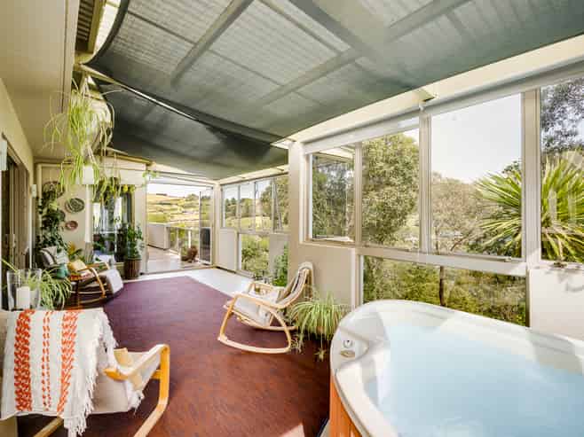 15 Ridgeway Terrace, Taradale