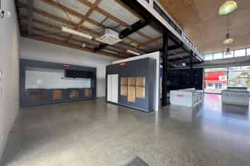 High-profile showroom with office and yard