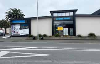 High-profile showroom with office and yard