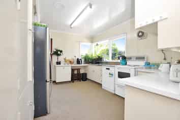 45 Churchill Avenue, Allenton