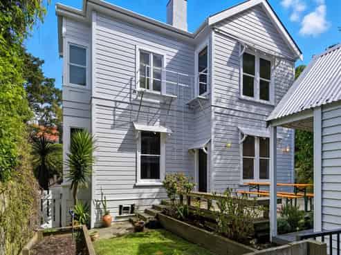 7 Strathmore Crescent, Roslyn