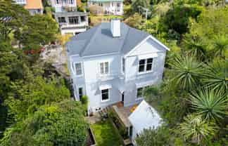 7 Strathmore Crescent, Roslyn