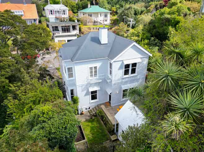 7 Strathmore Crescent, Roslyn