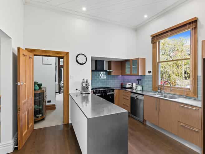 7 Strathmore Crescent, Roslyn