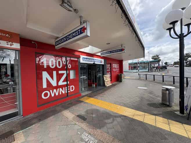 Large format retail with corner profile!