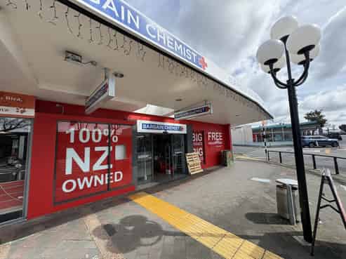 Large format retail with corner profile!