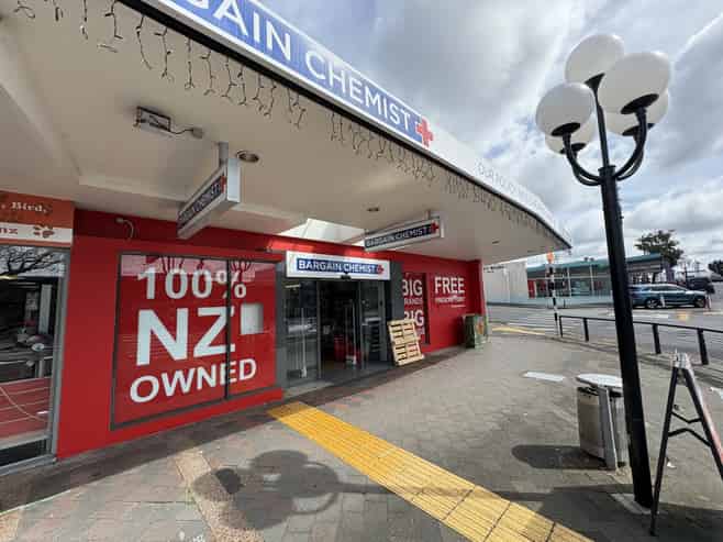 Large format retail with corner profile!