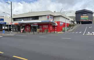 Large format retail with corner profile!