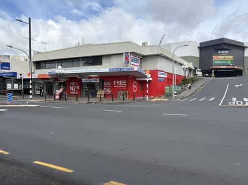 Large format retail with corner profile!