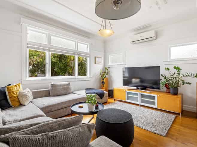 1C Rutherford Street, Belmont