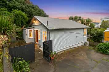 28 Brixham Way, Newtown