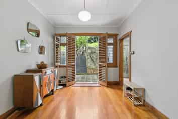 28 Brixham Way, Newtown