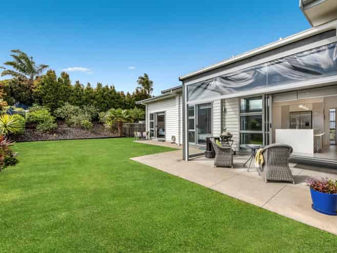 6 Lydiard Place, Beachlands