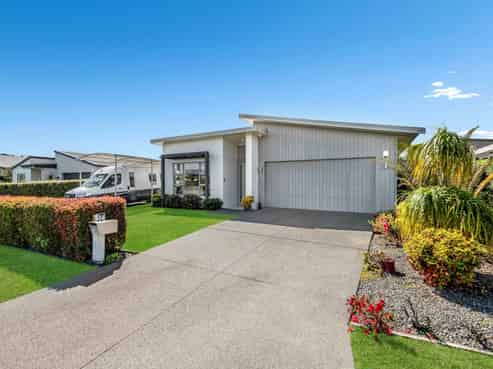 6 Lydiard Place, Beachlands