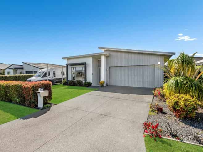 6 Lydiard Place, Beachlands